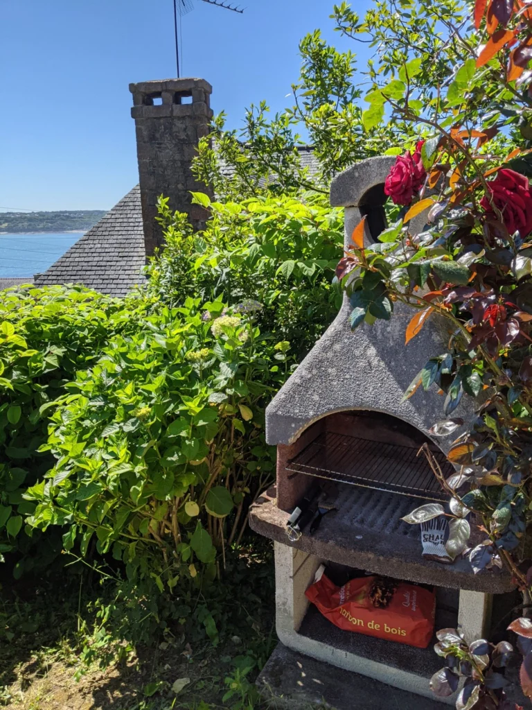 Le barbecue du jardin, vue mer