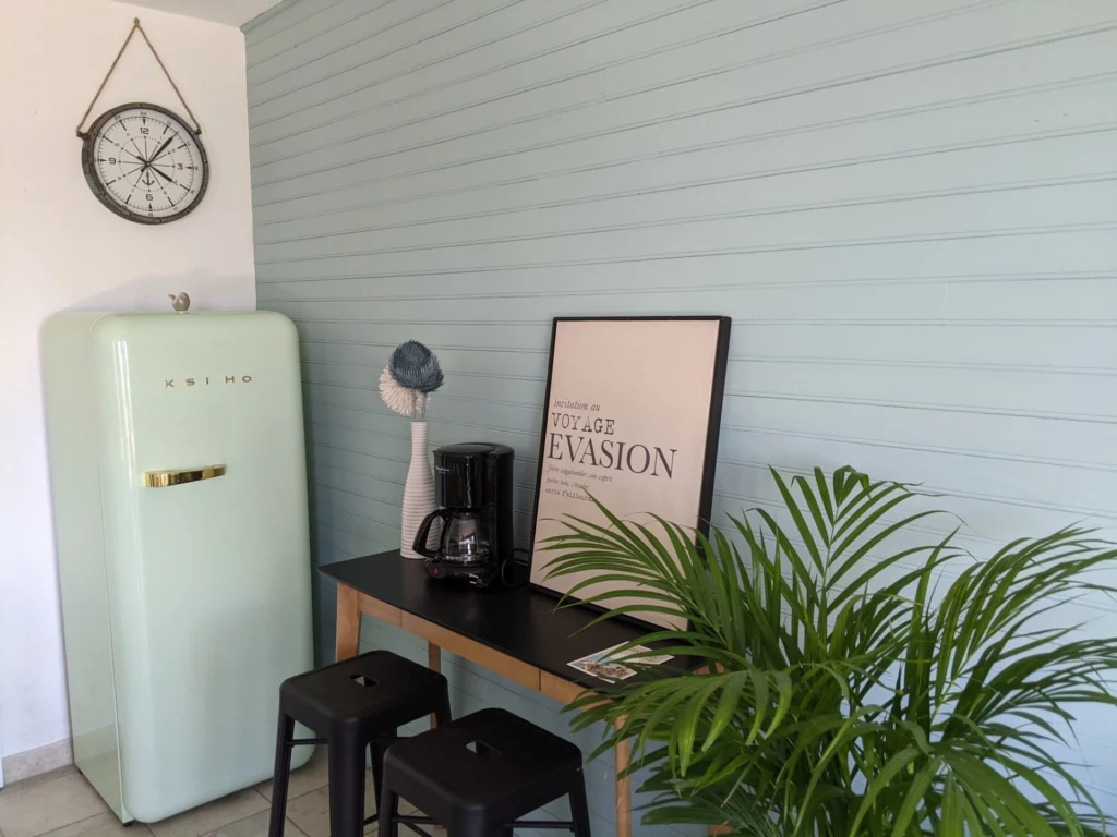 Kitchen and breakfast corner