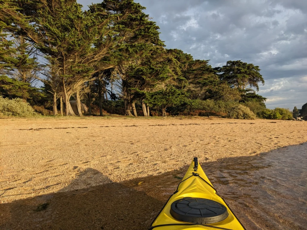Kayak sur une crique voisine