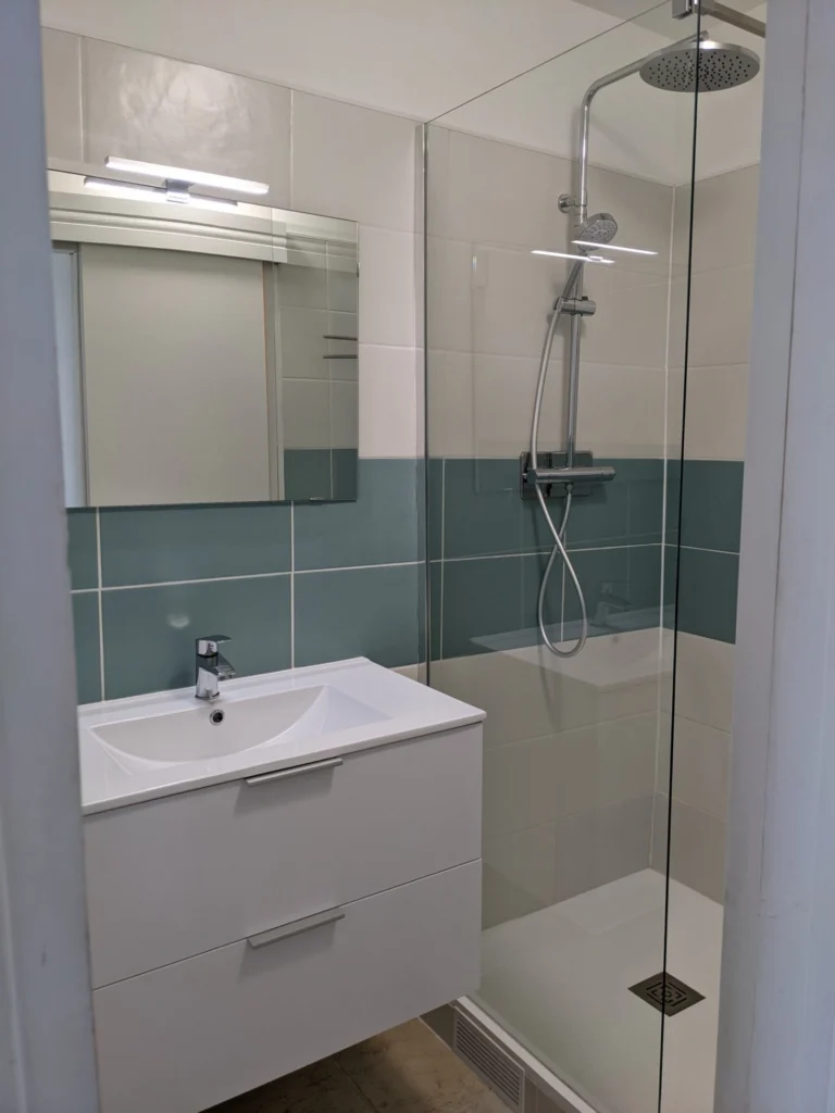 Shower room with walk-in shower